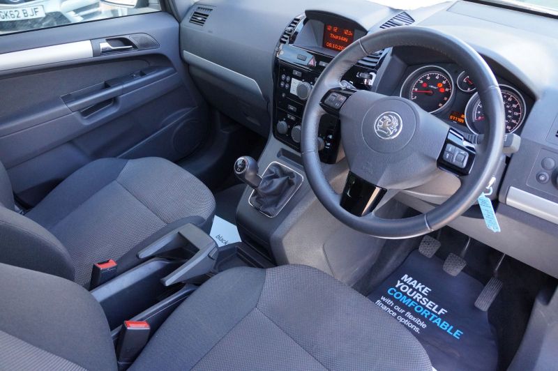 2011 Vauxhall Zafira 1.6i image 4