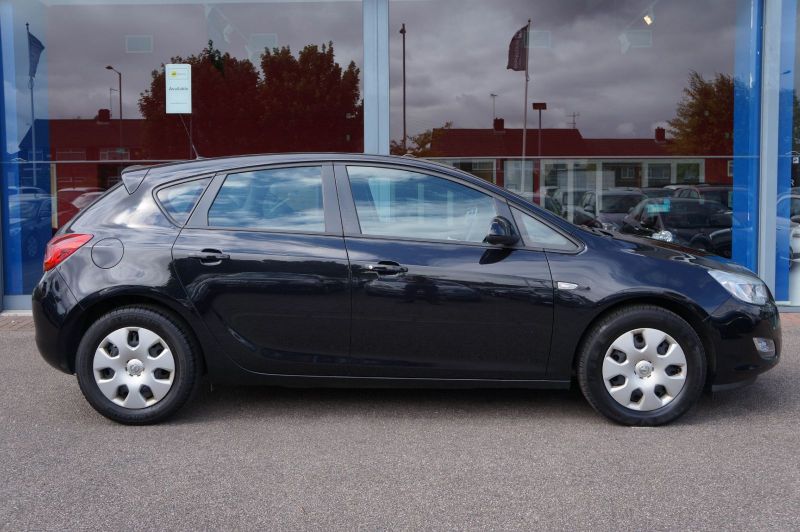 2011 Vauxhall Astra 1.7 CDTi image 2