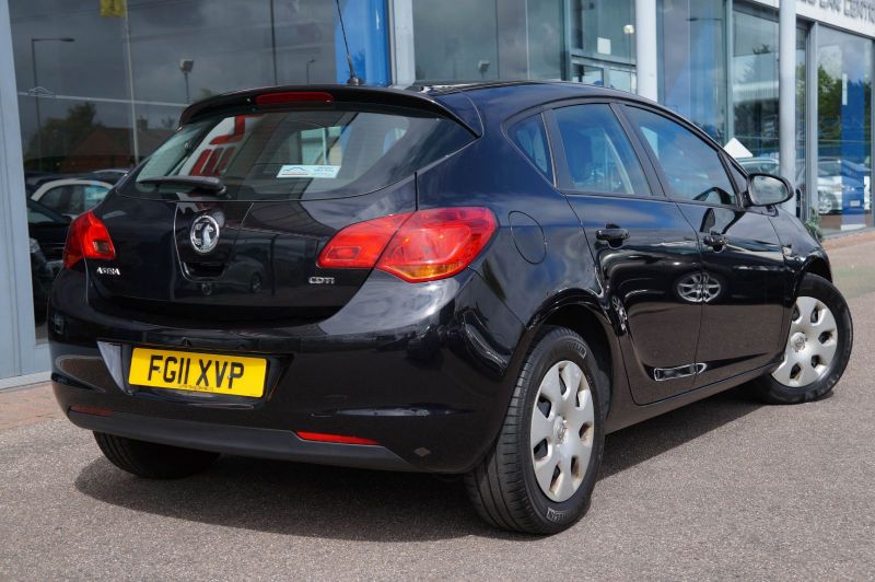 2011 Vauxhall Astra 1.7 CDTi image 3