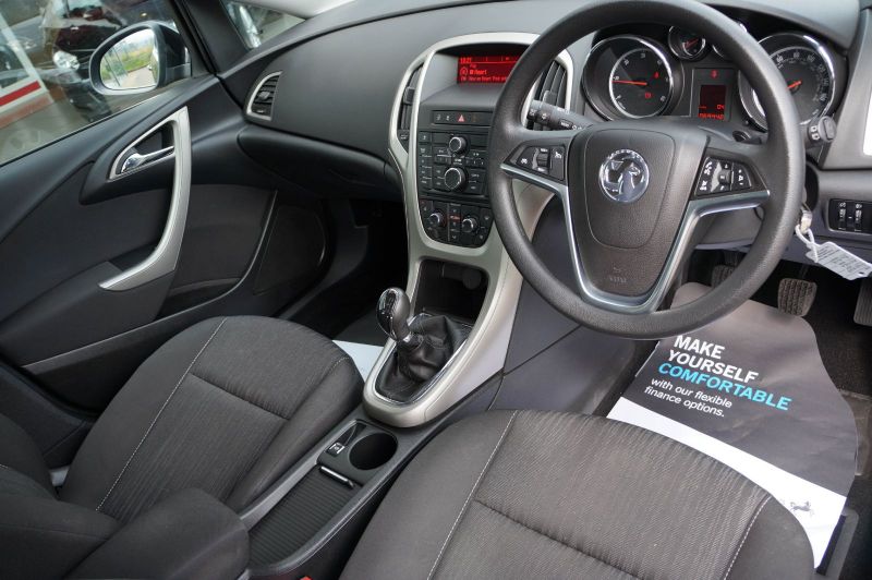 2011 Vauxhall Astra 1.7 CDTi image 4