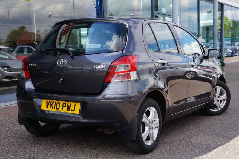 2010 Toyota Yaris 1.4 image 3