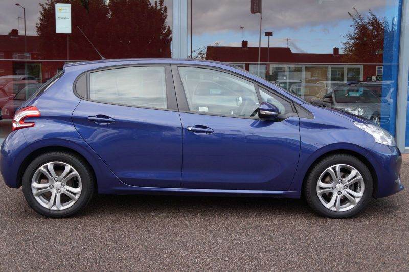 2012 Peugeot 208 1.2 VTi image 2