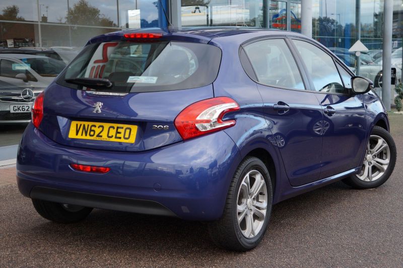 2012 Peugeot 208 1.2 VTi image 3