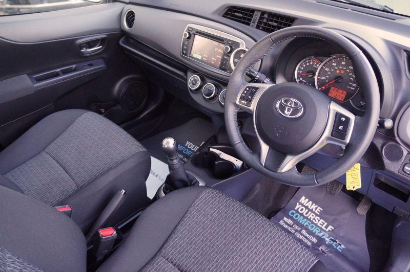 2013 Toyota Yaris 1.33 VVT-i image 4