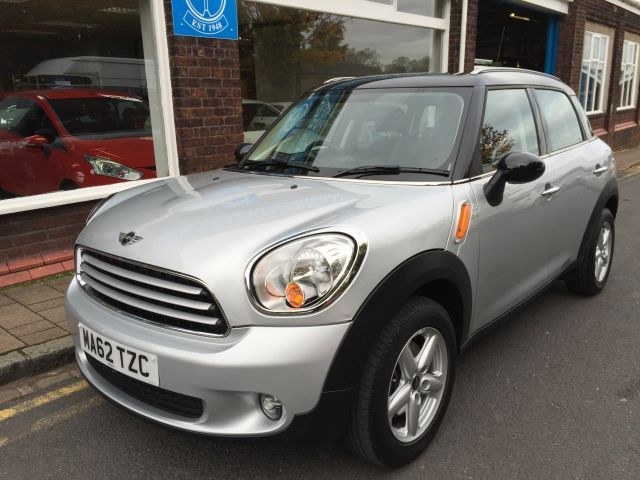 2012 MINI COUNTRYMAN 1.6 Cooper image 1