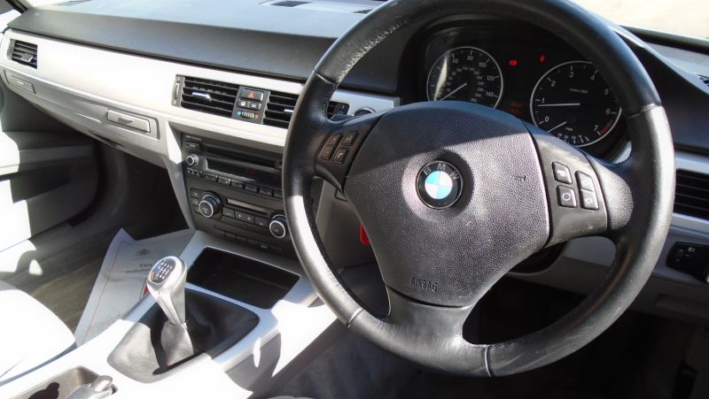 2010 BMW 318I SE 4dr image 4