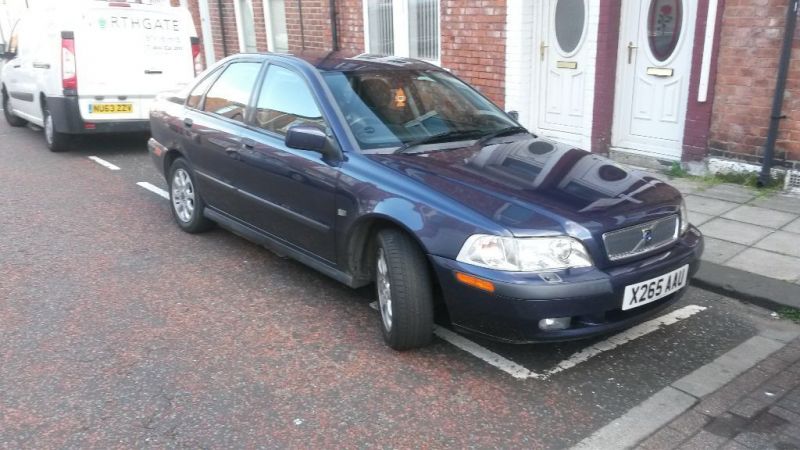 2000 Volvo S 40 1.6 petrol cheap or swap low miles image 1