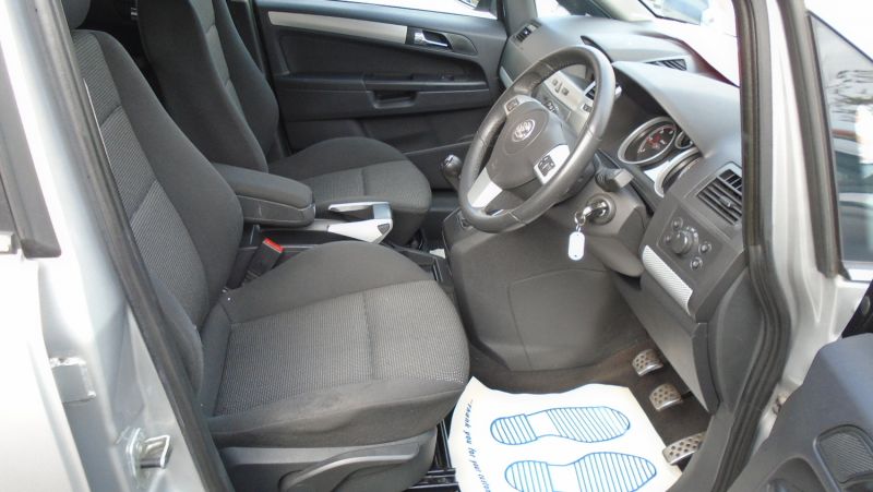 2007 Vauxhall Zafira SRI 1.9 CDTI image 4