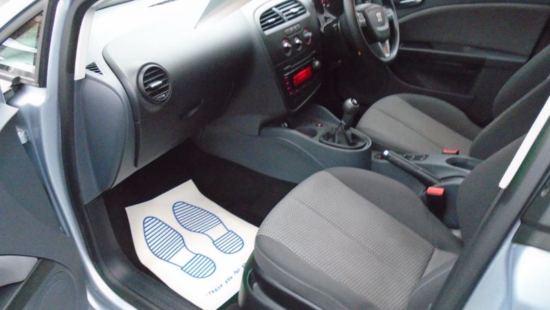 2010 SEAT LEON S 5DR image 4