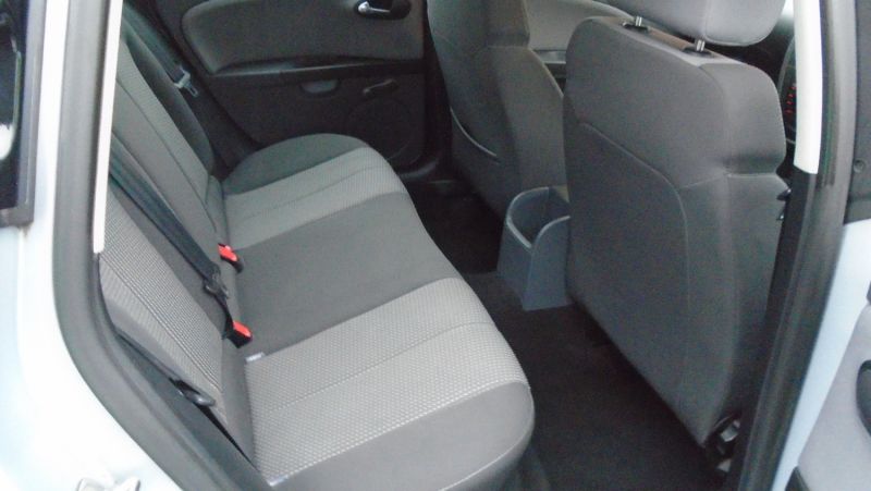 2010 SEAT LEON S 5DR image 5