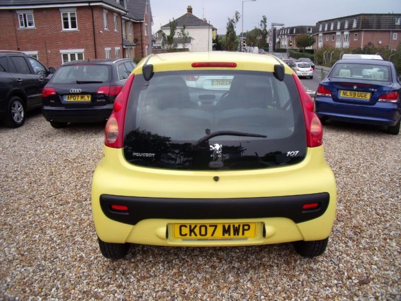 2007 Peugeot 107 1.0 Urban image 3