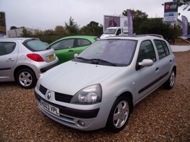 2003 Renault Clio 1.4 Privelege 5dr image 1