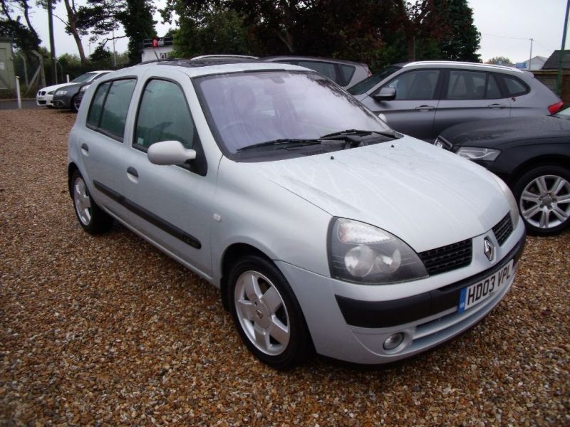 2003 Renault Clio 1.4 Privelege 5dr image 2