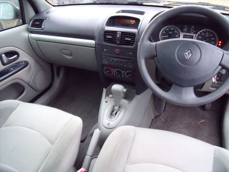 2003 Renault Clio 1.4 Privelege 5dr image 4