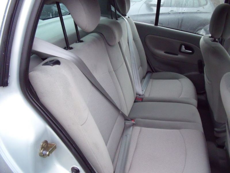 2003 Renault Clio 1.4 Privelege 5dr image 5