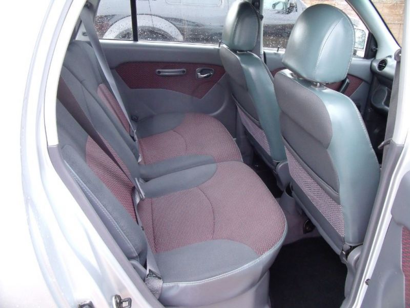 2007 Hyundai Amica 1.1 CDX 5dr image 5