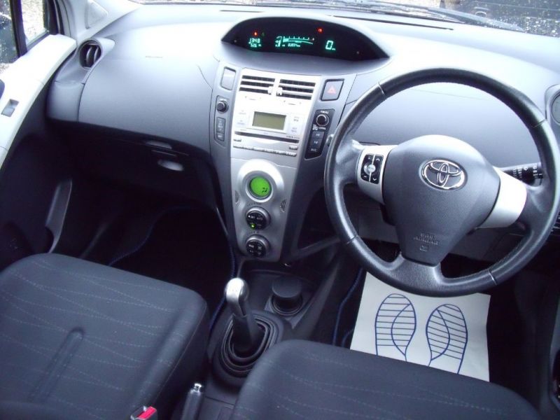 2008 Toyota Yaris 1.4 5dr image 4