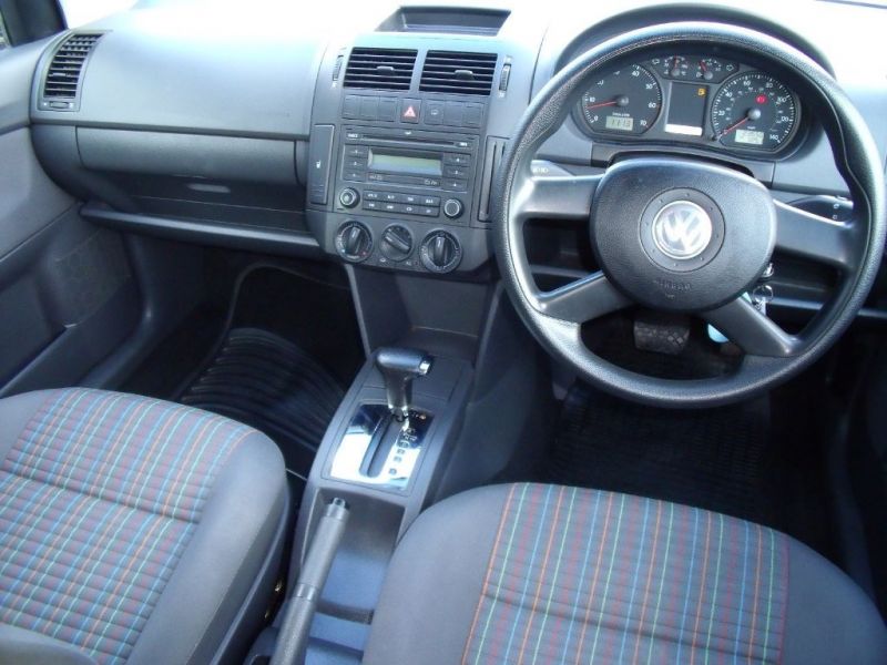 2006 Volkswagen Polo 1.4 S 5dr image 4