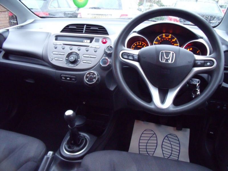 2010 Honda Jazz 1.4 i-VTec ES 5dr image 4