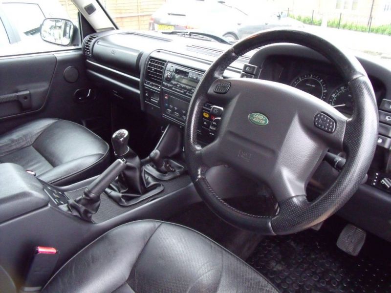 2004 Land Rover Discovery 2.5 4x4 5dr image 4