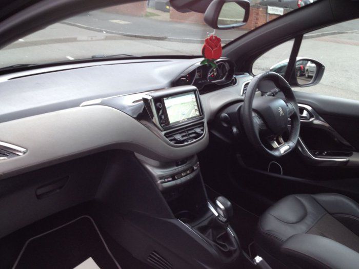2013 Peugeot 208 1.6 e-HDi XY 3dr image 5