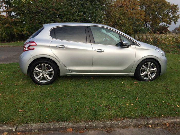 2015 Peugeot 208 1.6 e-HDi 5dr image 2