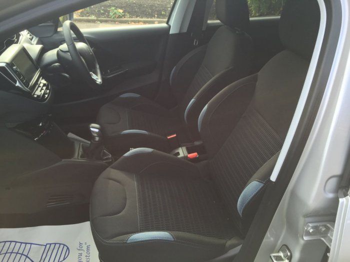 2015 Peugeot 208 1.6 e-HDi 5dr image 4