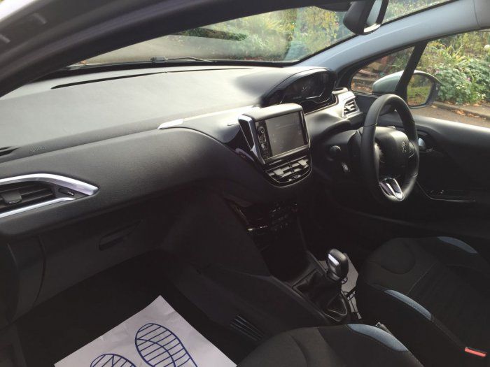 2015 Peugeot 208 1.6 e-HDi 5dr image 5