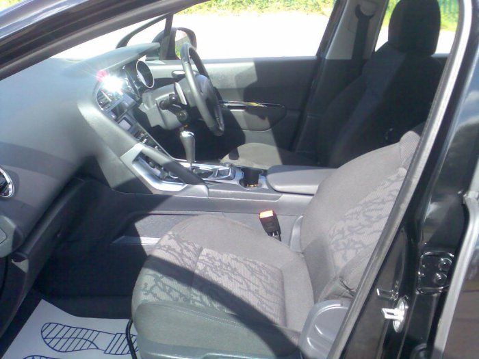 2011 Peugeot 3008 1.6 HDi 112 Sport 5dr image 5