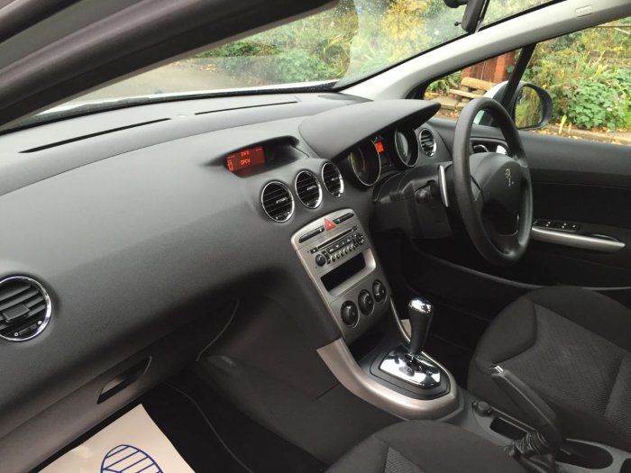 2011 Peugeot 308 1.6 e-HDi image 4