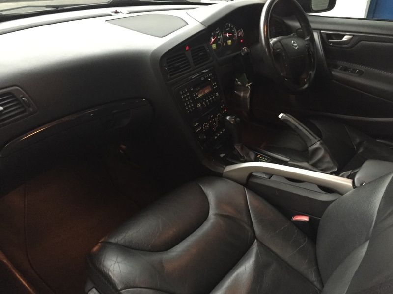 2004 Volvo XC70 D5 SE LUX image 4