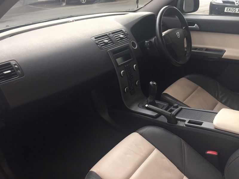 2011 Volvo S40 D2 ES image 4