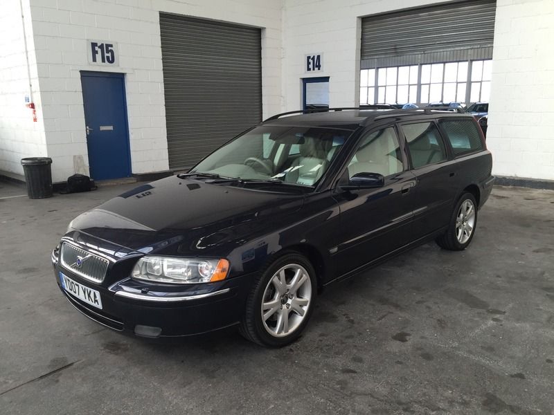 2007 Volvo V70 SE D5 image 1