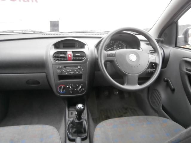 2001 VAUXHALL CORSA 1.2 image 4
