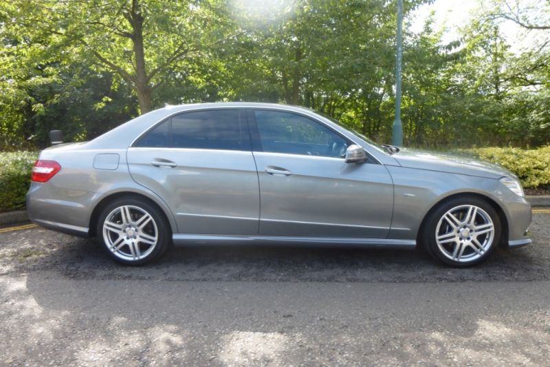 2009 Mercedes-Benz E250 CDI SPORT image 2