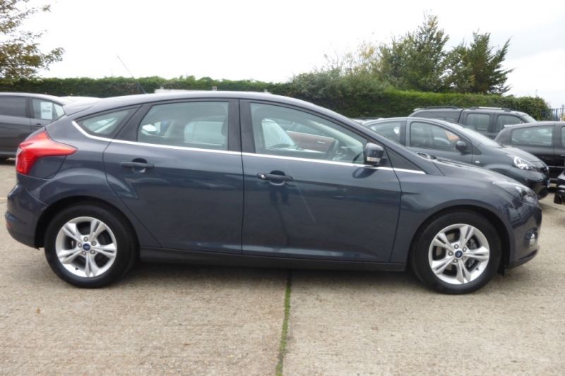2014 Ford Focus Zetec 5dr image 2