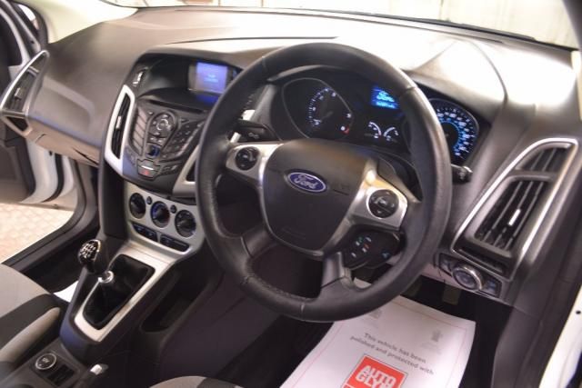 2012 FORD FOCUS ZETEC TDCI image 4