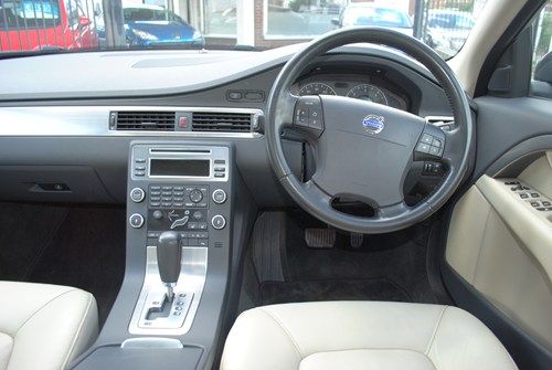 2009 VOLVO V70 2.4D image 4