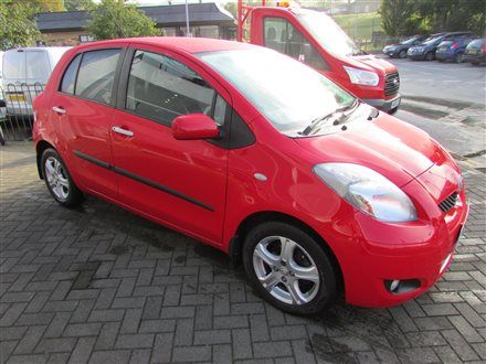 2010 Toyota Yaris 1.3 VVT-i TR image 2