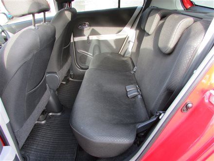 2010 Toyota Yaris 1.3 VVT-i TR image 5