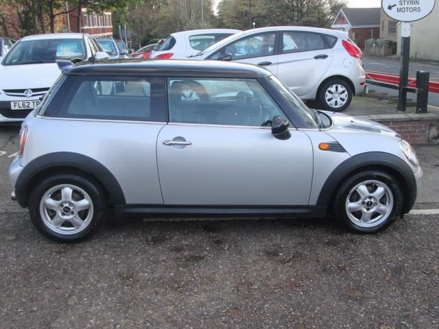 2008 MINI HATCH 1.6 COOPER D image 2
