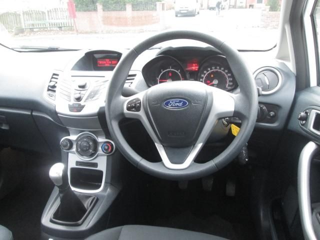 2011 FORD FIESTA 1.4 TDCI image 4
