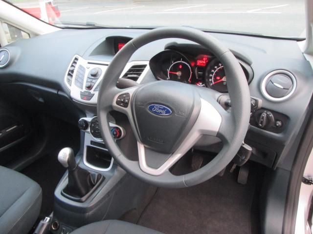2012 FORD FIESTA 1.4 TDCI image 4