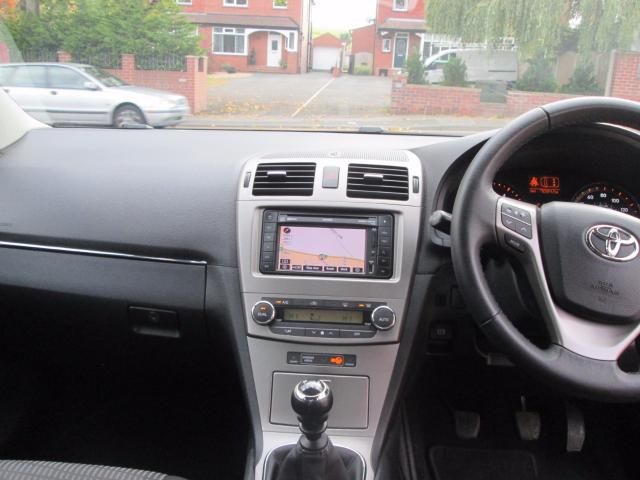 2011 TOYOTA AVENSIS 2.2 image 4