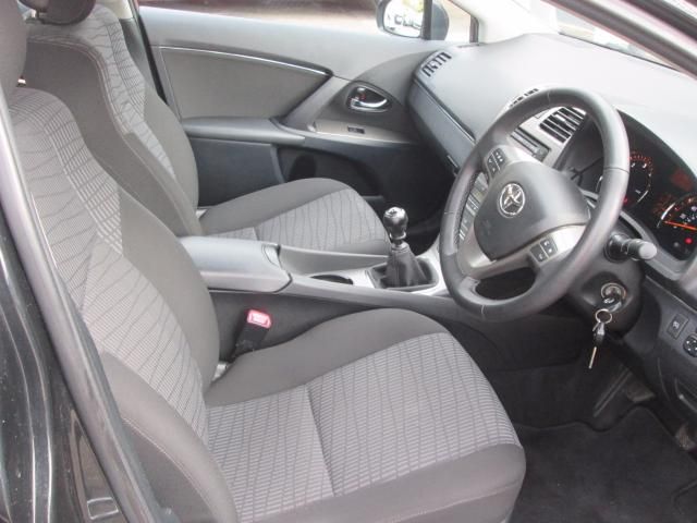 2011 TOYOTA AVENSIS 2.2 image 5