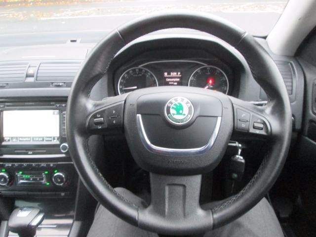 2010 SKODA OCTAVIA 2.0 image 4