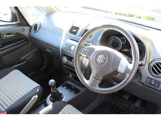 2010 Suzuki SX4 Aerio image 4