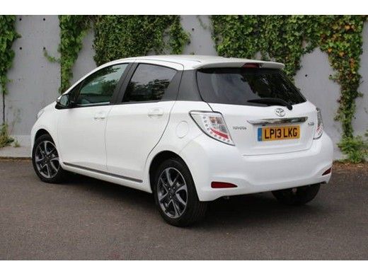 2013 Toyota Yaris VVT-i Trend image 3