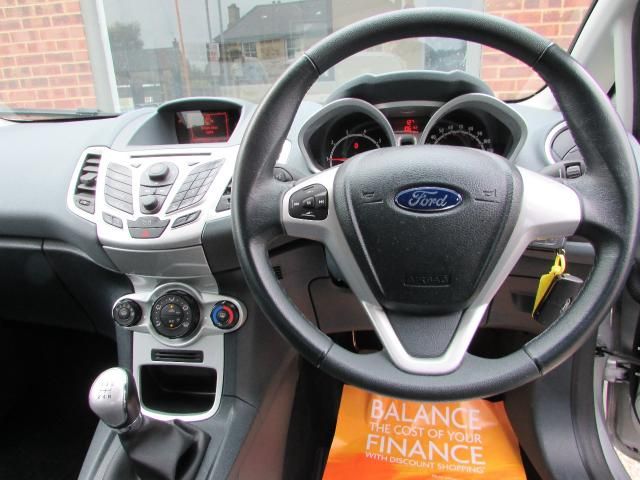 2011 FORD FIESTA 1.2 ZETEC image 4