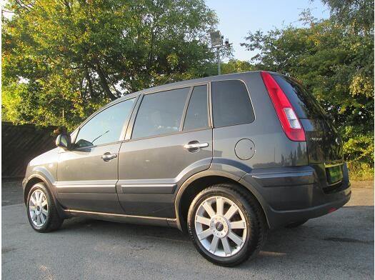 2011 Ford Fusion 1.6 Titanium image 2